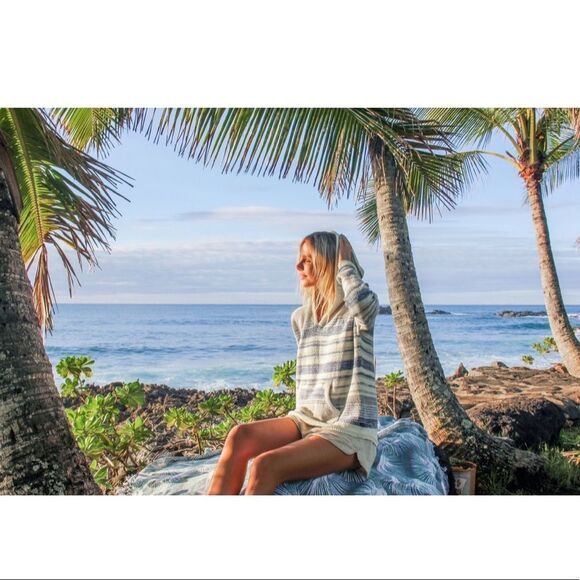 Lira Baja Pina Hooded Sweatshirt. - Picture 4 of 8